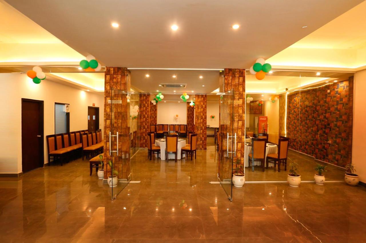 Airport Hotel Tashree Nova Deli Exterior foto