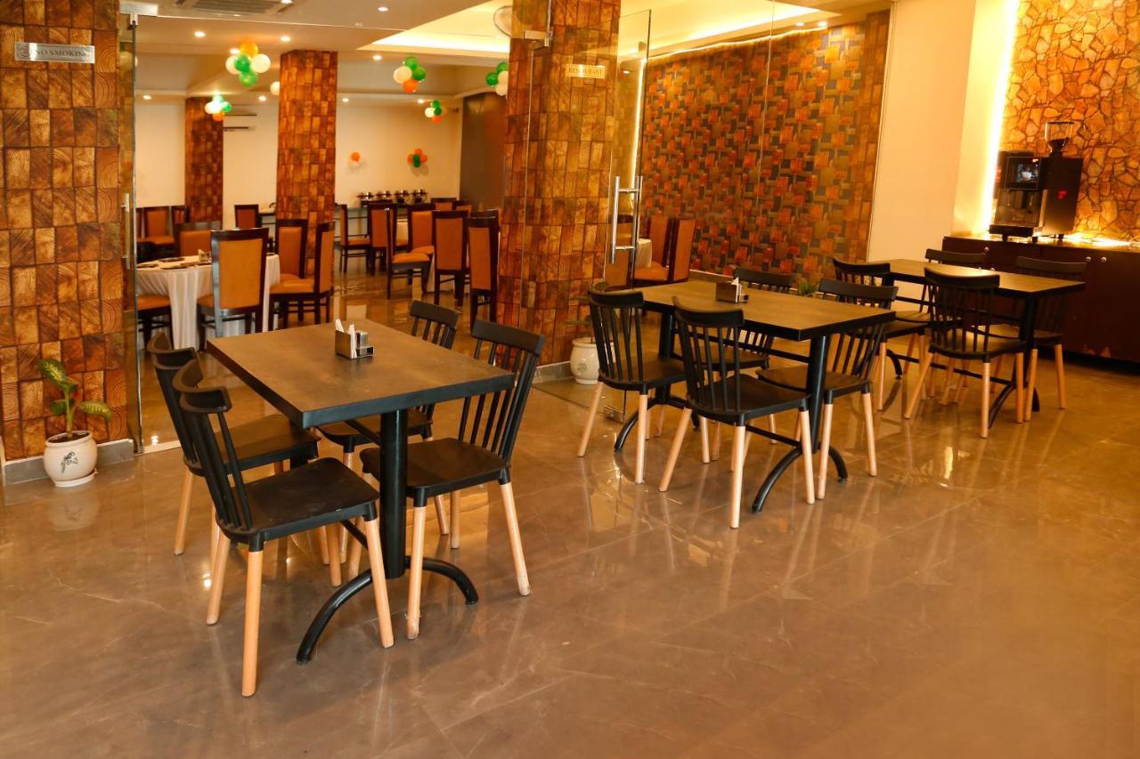 Airport Hotel Tashree Nova Deli Exterior foto