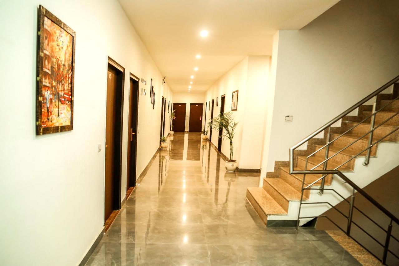 Airport Hotel Tashree Nova Deli Exterior foto